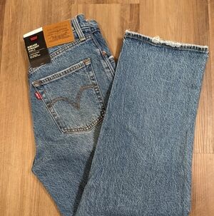 NWT LEVI'S 27x27 Rib Cage ankle Jeans